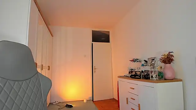 Aliceginger99 online show from 07-10-26, 01:22