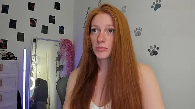 Snapshot of Aliceginger99 chatting on 04-30-26, 01:18 Aliceginger99 online show from 04-30-26, 01:18