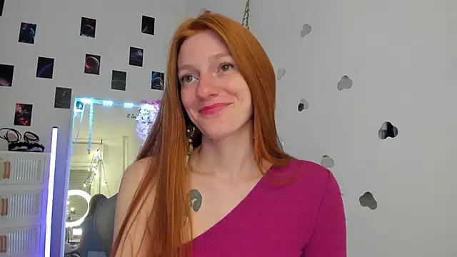 Snapshot of Aliceginger99 chatting on 05-16-26, 02:05 Aliceginger99 online show from 05-16-26, 02:05