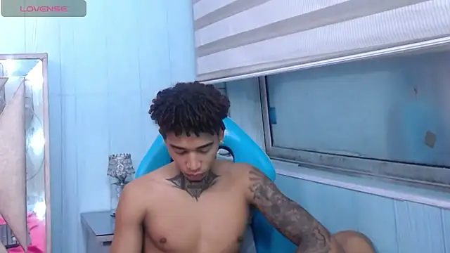Snapshot of sexy_blacks_ chatting on 09-17-25, 11:34 sexy blacks online show from 09-17-25, 11:34