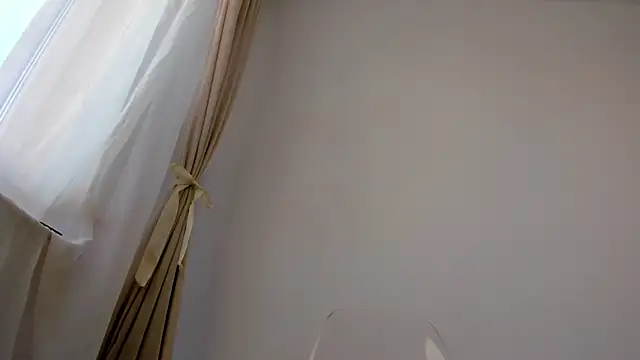 angeloflovee online show from 06-11-26, 04:42