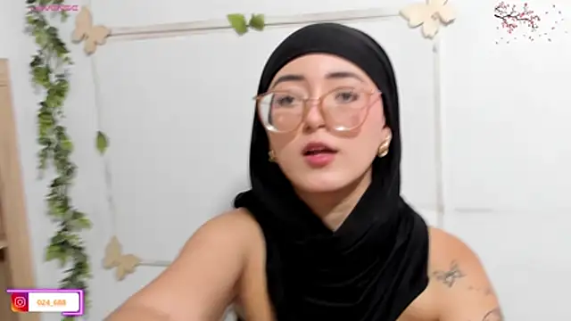 Snapshot of aysel_elid chatting on 07-12-26, 10:10 aysel elid online show from 07-12-26, 10:10