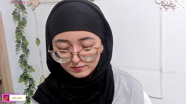 Snapshot of aysel_elid chatting on 06-15-26, 08:08 aysel elid online show from 06-15-26, 08:08