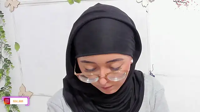 Snapshot of aysel_elid chatting on 09-14-25, 10:43 aysel elid online show from 09-14-25, 10:43