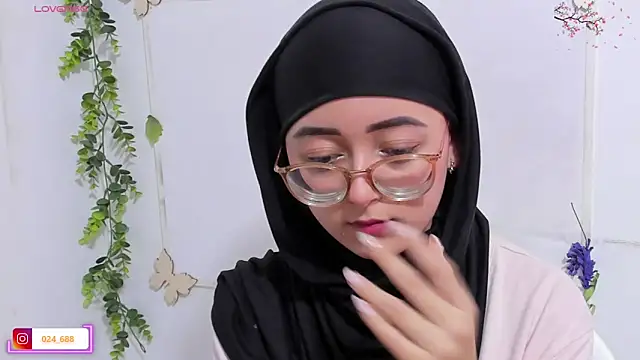 Snapshot of aysel_elid chatting on 10-06-25, 11:27 aysel elid online show from 10-06-25, 11:27