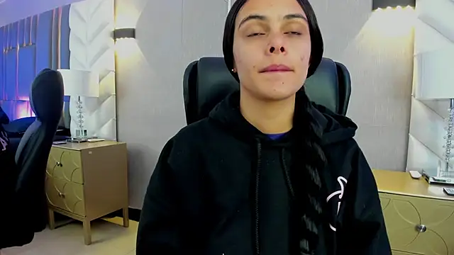 ChloeHarper  online show from 12-18-25, 12:20