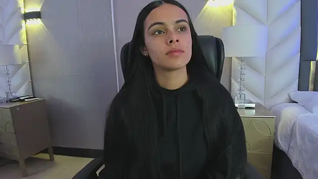 ChloeHarper  online show from 01-11-26, 12:34