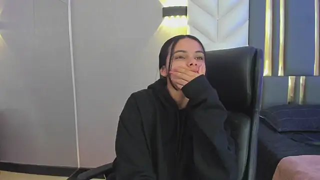 ChloeHarper  online show from 04-09-26, 11:38