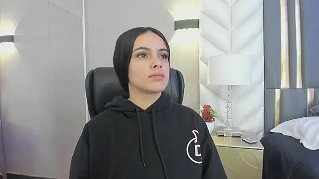 ChloeHarper  online show from 03-25-26, 11:42