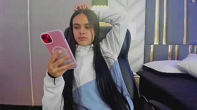ChloeHarper  online show from 06-21-26, 11:49