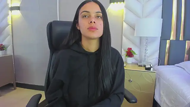 ChloeHarper  online show from 03-11-26, 11:48