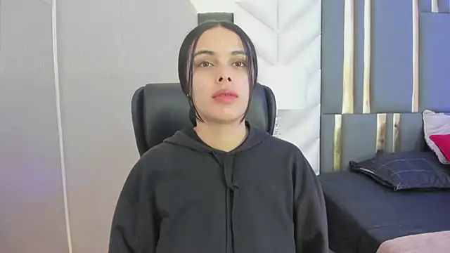 ChloeHarper  online show from 04-08-26, 11:55