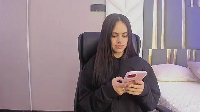 ChloeHarper  online show from 06-27-26, 12:00
