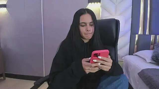 ChloeHarper  online show from 02-12-26, 11:21