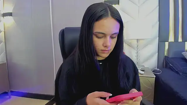 ChloeHarper  online show from 04-14-26, 11:48