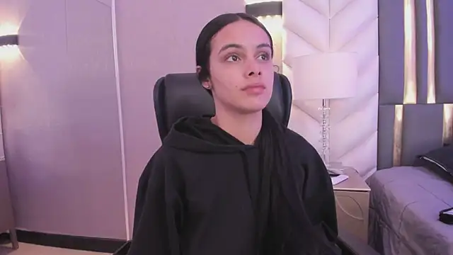 ChloeHarper  online show from 04-15-26, 11:59