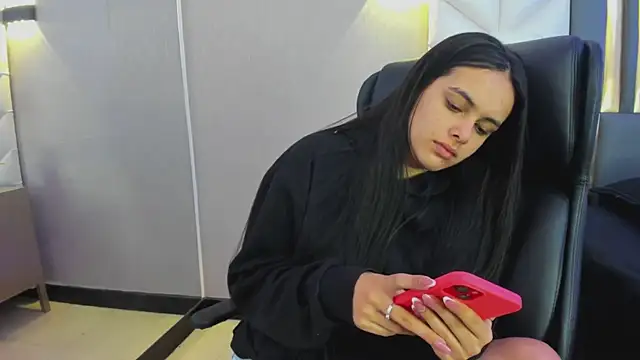 ChloeHarper  online show from 04-04-26, 12:01