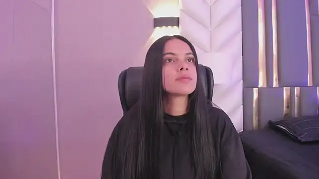 ChloeHarper  online show from 04-07-26, 11:34