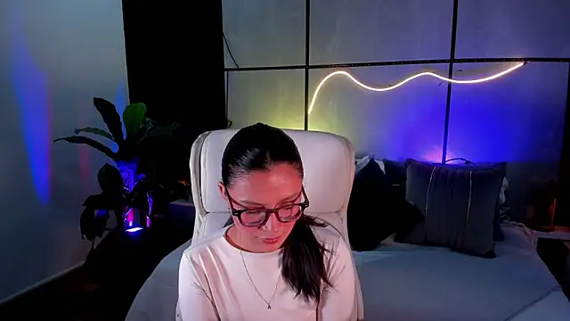 Gia Mazzon online show from 11-25-25, 05:35