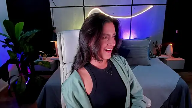 Gia Mazzon online show from 10-17-25, 03:58