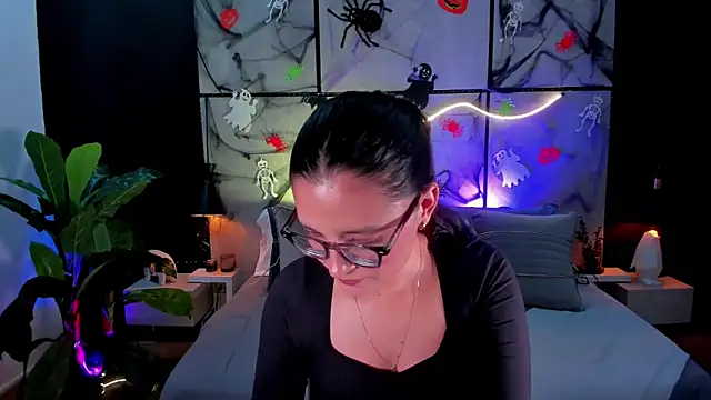 Gia Mazzon online show from 10-30-25, 09:01