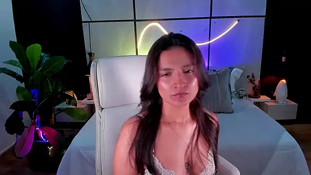 Gia Mazzon online show from 10-06-25, 07:36