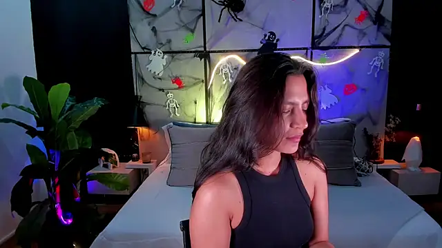 Gia Mazzon online show from 10-31-25, 05:20