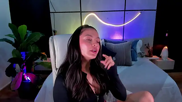 Gia Mazzon online show from 10-07-25, 05:47