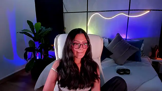 Gia Mazzon online show from 11-20-25, 06:19