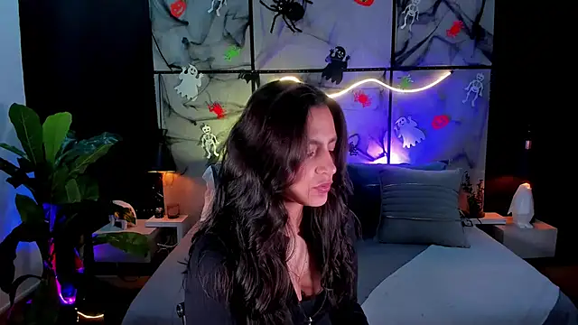 Gia Mazzon online show from 10-27-25, 05:03