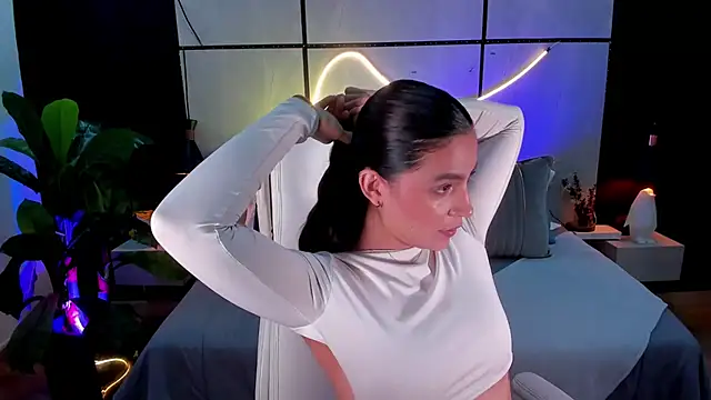 Gia Mazzon online show from 10-10-25, 05:03