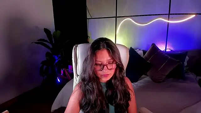 Gia Mazzon online show from 11-21-25, 05:12