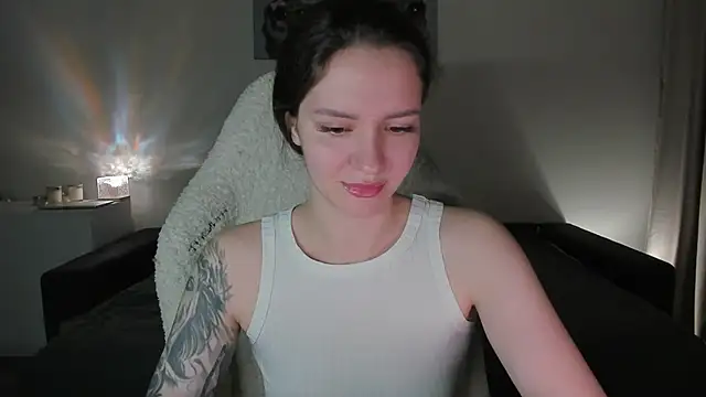 Snapshot of Sonia_moon_ chatting on 09-22-25, 02:28 Sonia moon online show from 09-22-25, 02:28