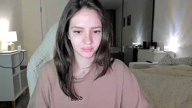 Snapshot of Sonia_moon_ chatting on 10-21-25, 02:44 Sonia moon online show from 10-21-25, 02:44