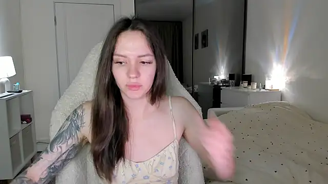Snapshot of Sonia_moon_ chatting on 10-20-25, 03:08 Sonia moon online show from 10-20-25, 03:08
