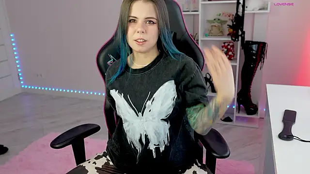 Latex Kitty online show from 03-18-26, 02:08