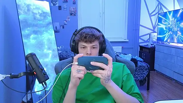 DENIS HERE online show from 03-20-25, 06:42