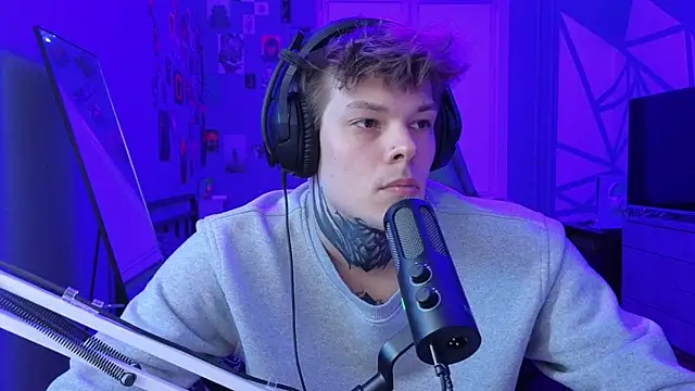 DENIS HERE online show from 03-13-25, 03:39