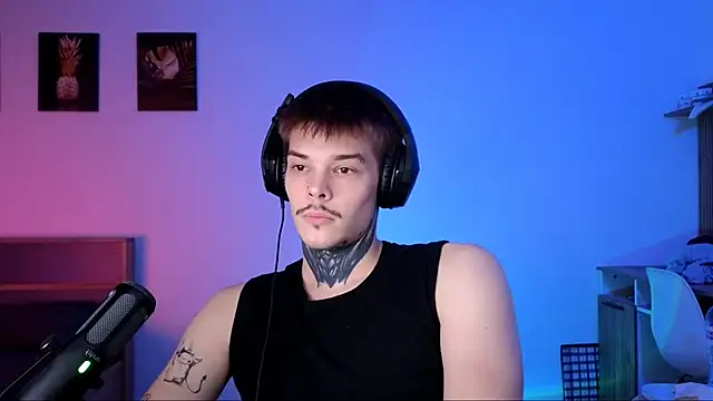 DENIS HERE online show from 11-21-25, 06:07