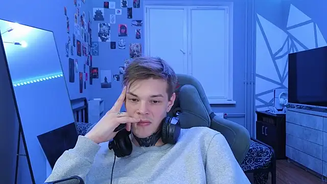 DENIS HERE online show from 03-01-25, 11:47