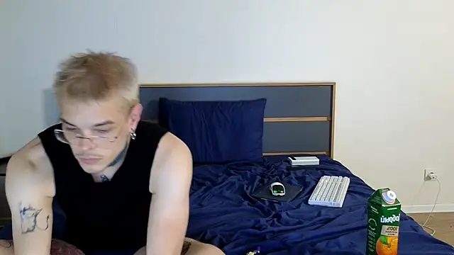 DENIS HERE online show from 09-11-25, 04:07