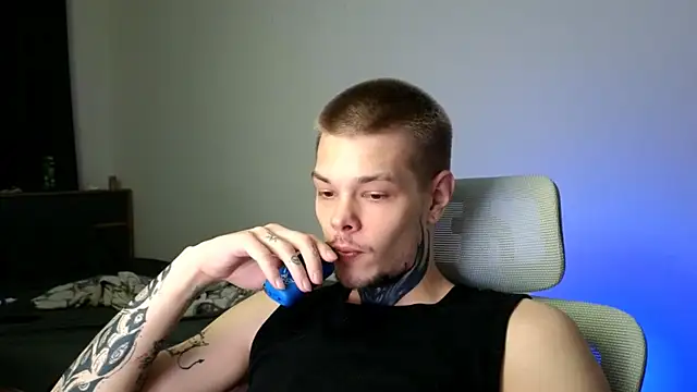 DENIS HERE online show from 06-04-26, 07:07