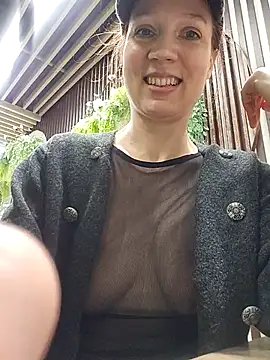 Exhibitionsplit online show from 04-18-26, 09:33