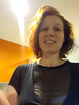 Snapshot of Exhibitionsplit chatting on 02-28-25, 10:28 Exhibitionsplit online show from 02-28-25, 10:28