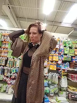 Exhibitionsplit online show from 10-30-25, 02:25