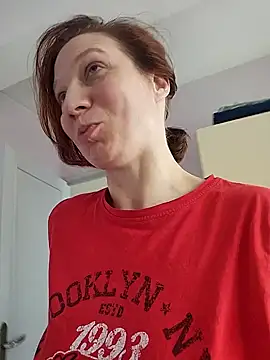 Snapshot of Exhibitionsplit chatting on 02-01-25, 12:37 Exhibitionsplit online show from 02-01-25, 12:37