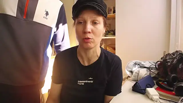 Exhibitionsplit online show from 10-24-25, 11:42