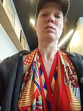 Exhibitionsplit online show from 04-21-26, 09:16