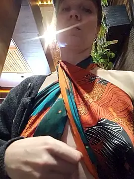 Exhibitionsplit online show from 04-22-26, 01:18