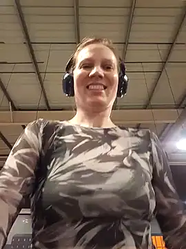 Snapshot of Exhibitionsplit chatting on 03-15-25, 10:22 Exhibitionsplit online show from 03-15-25, 10:22